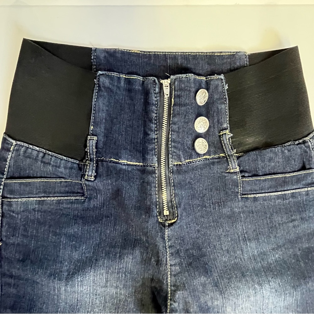 C’est Toi jeans exposed zipper with 3 buttons on each side. Elastic waist size 7